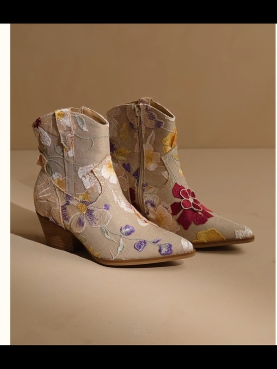 Oasis Society Shoes - Embroidered Beige Floral Ankle Booties